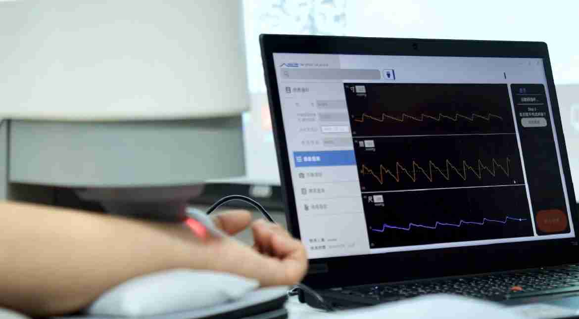 2468BET耘康以高解析与拟真的显示技术，，将其应用于中医检测，，，提供“中医数位化检测方案”，，，使传统中医检测结果数据化与可视化